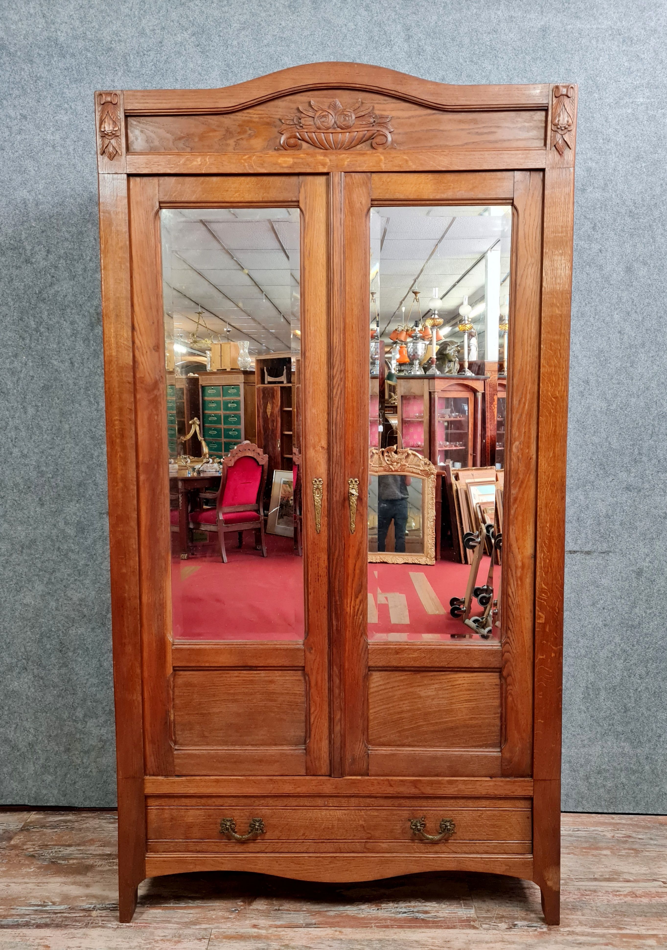 Art Deco period library cabinet in solid oak with honey patina circa 1925