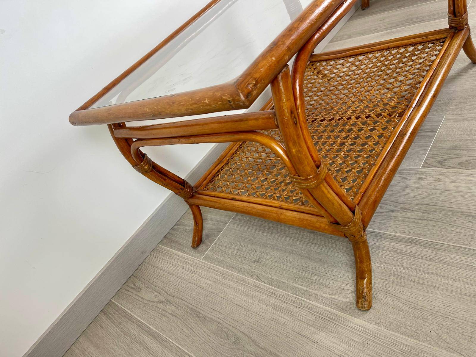Vintage rattan & glass coffee table – 86 cm – authentic charm