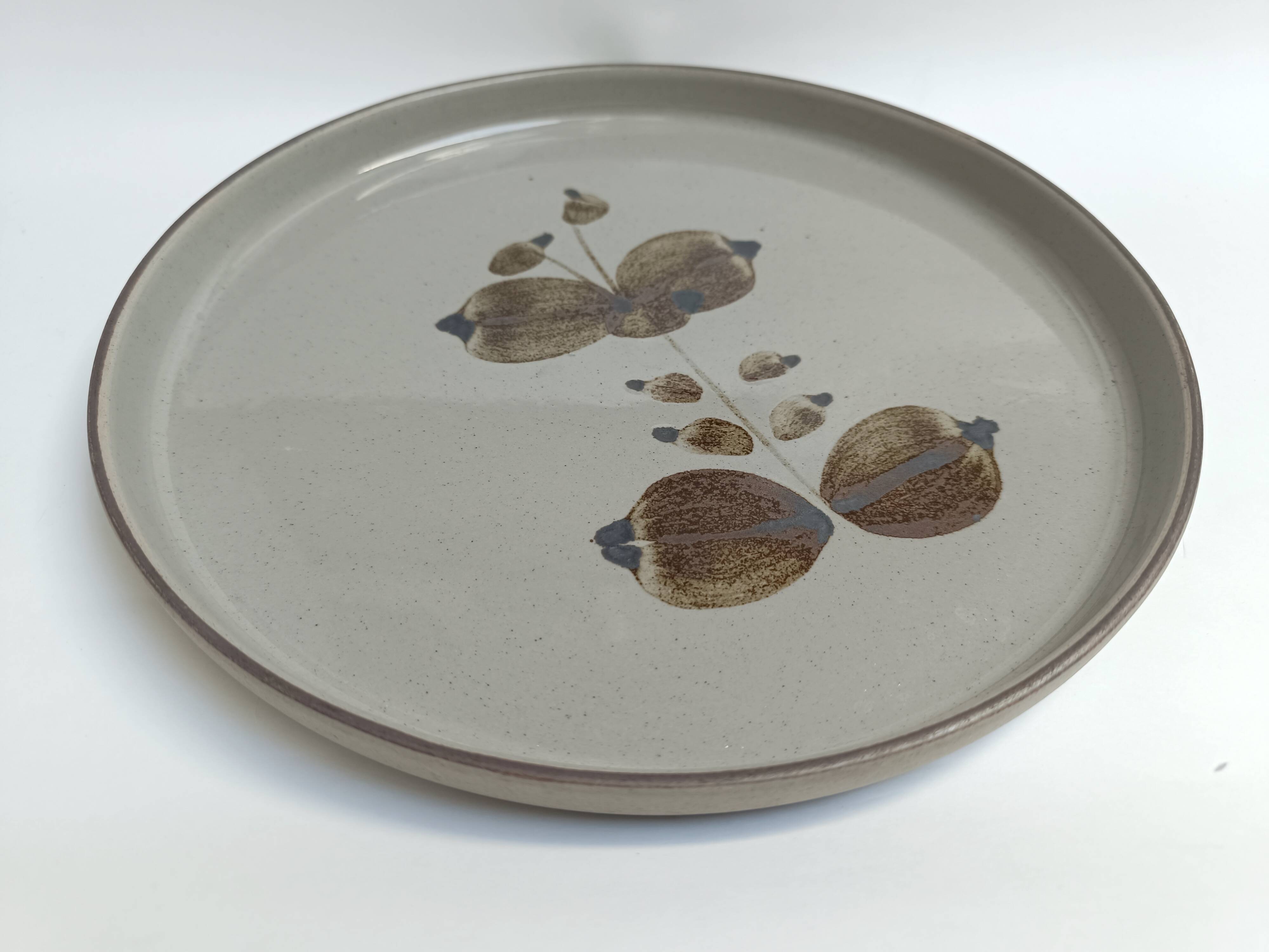 Arnon stoneware round serving dish