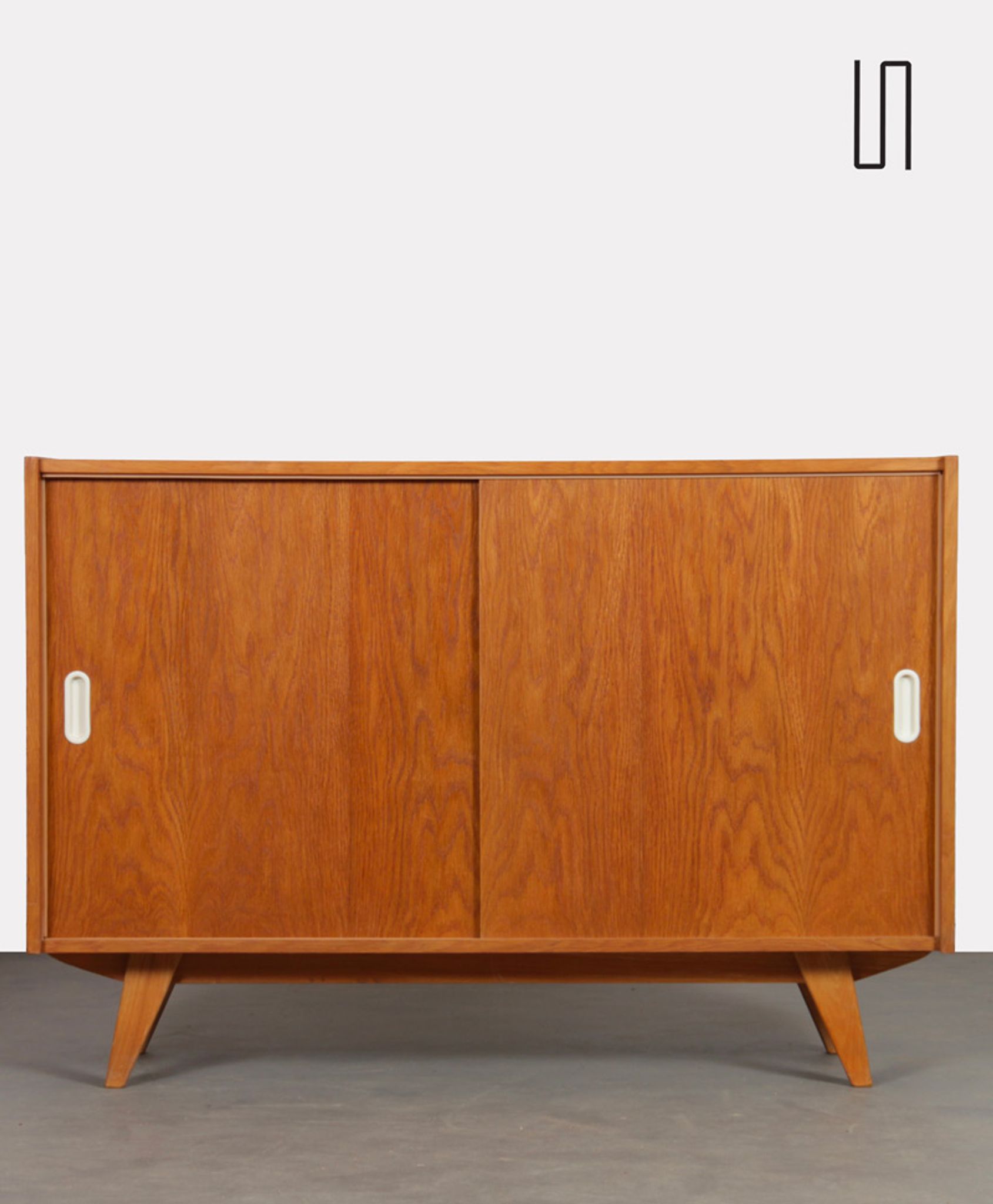 Commode en chêne, modèle U-452, par Jiroutek pour Interier Praha, 1960