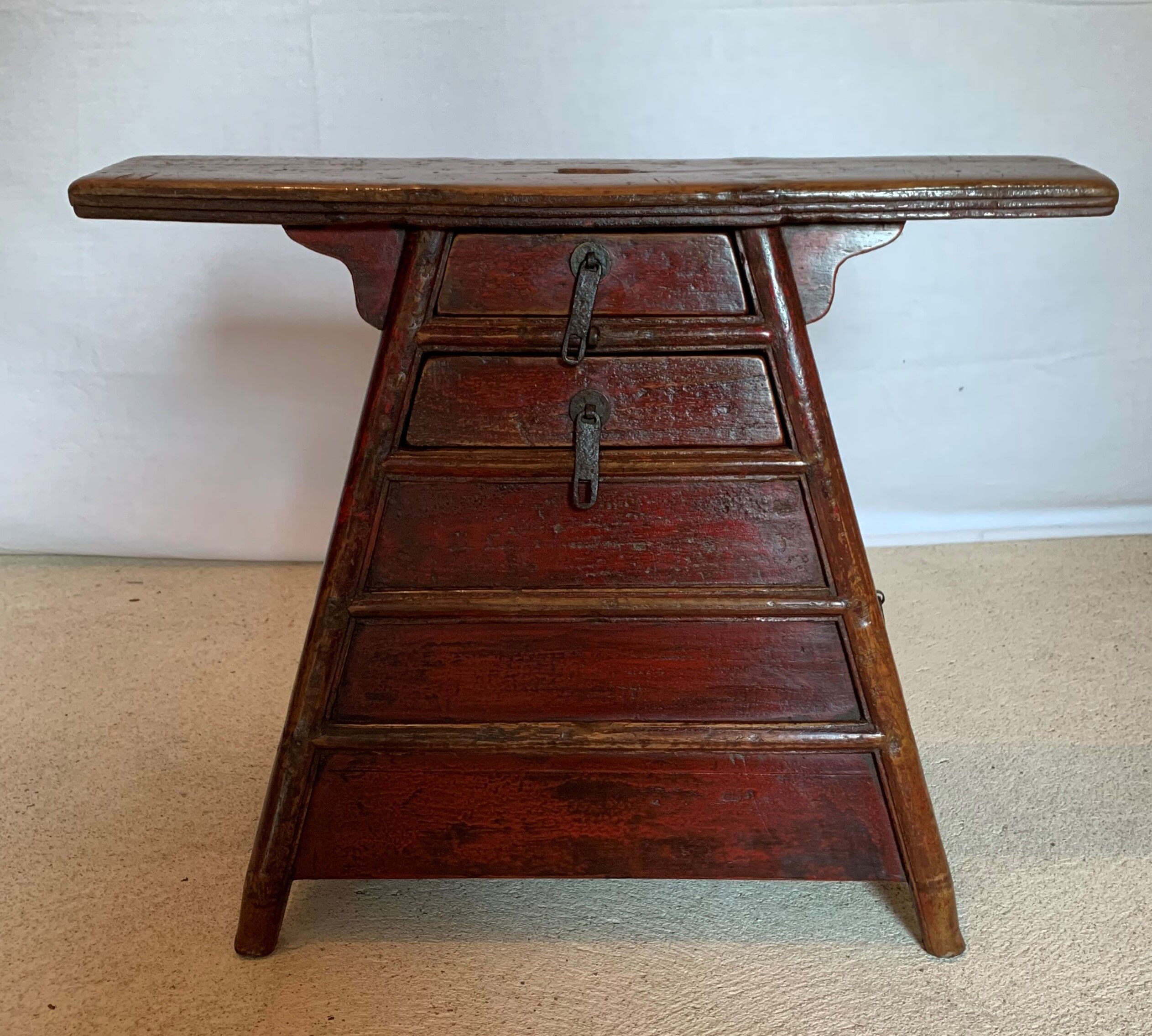Chinese hairdresser's stool