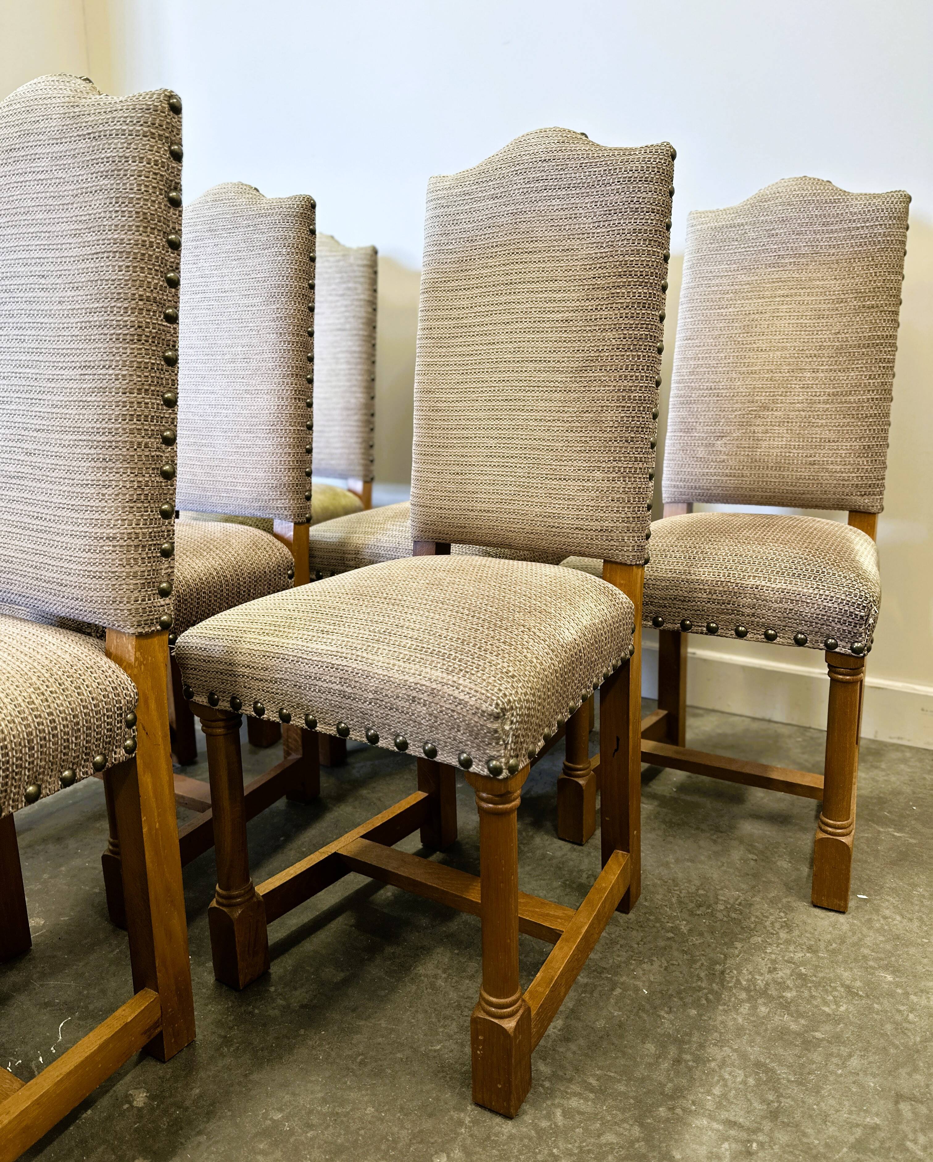 Chaises de salle à manger de style Louis XIII en chêne avec chenille rayée - Ensemble de 6.