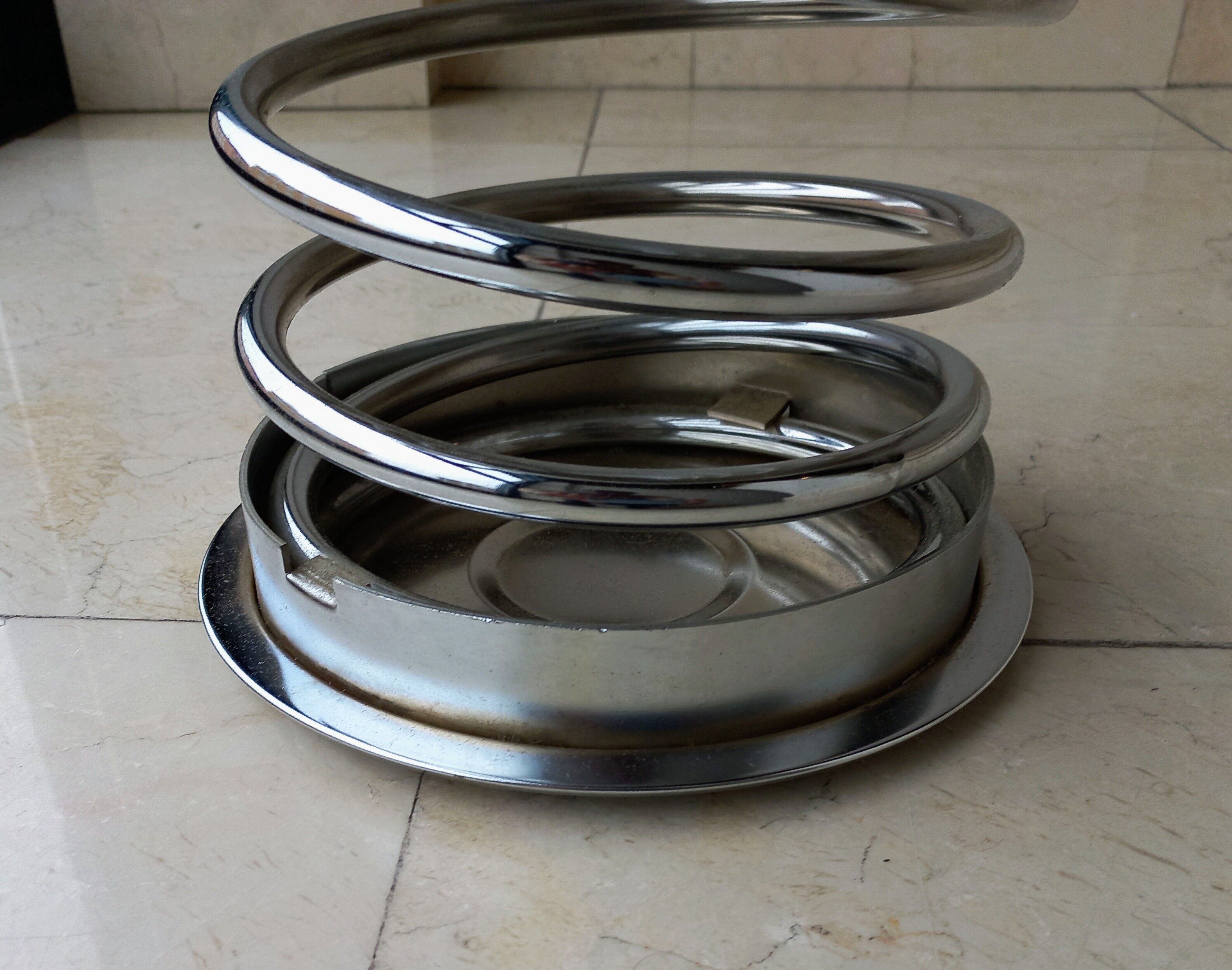 Spiral umbrella stand