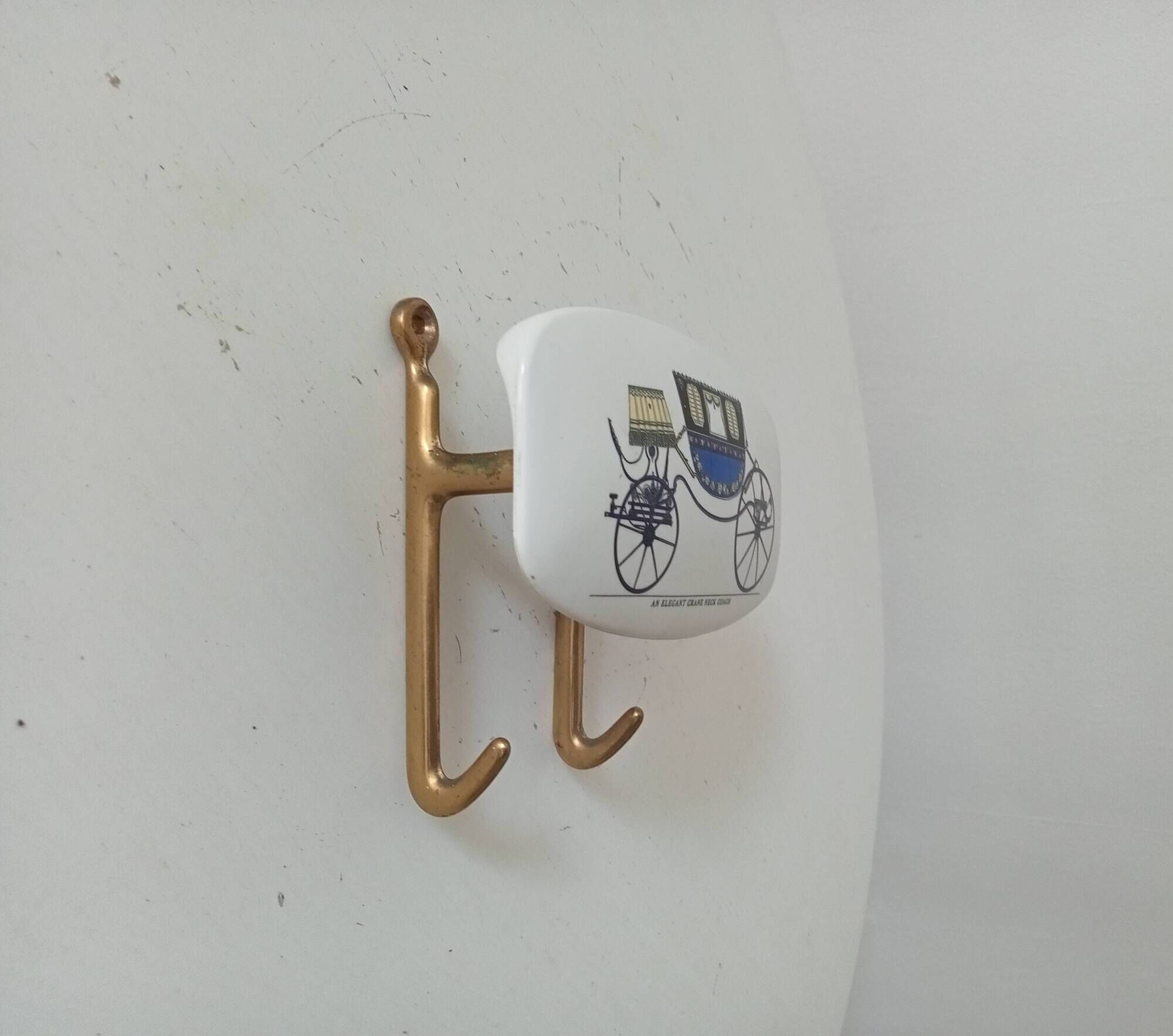 Set of 2 wall coat hooks in Bakelite and brass from the 1950s/60s.