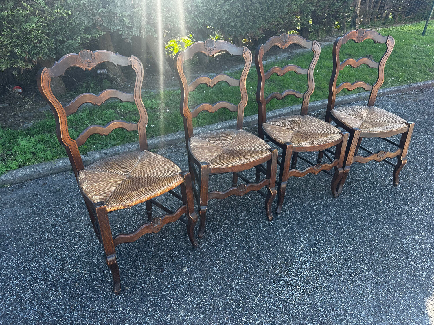 Set of 4 Louis XV straw chairs – solid wood – curved backrest