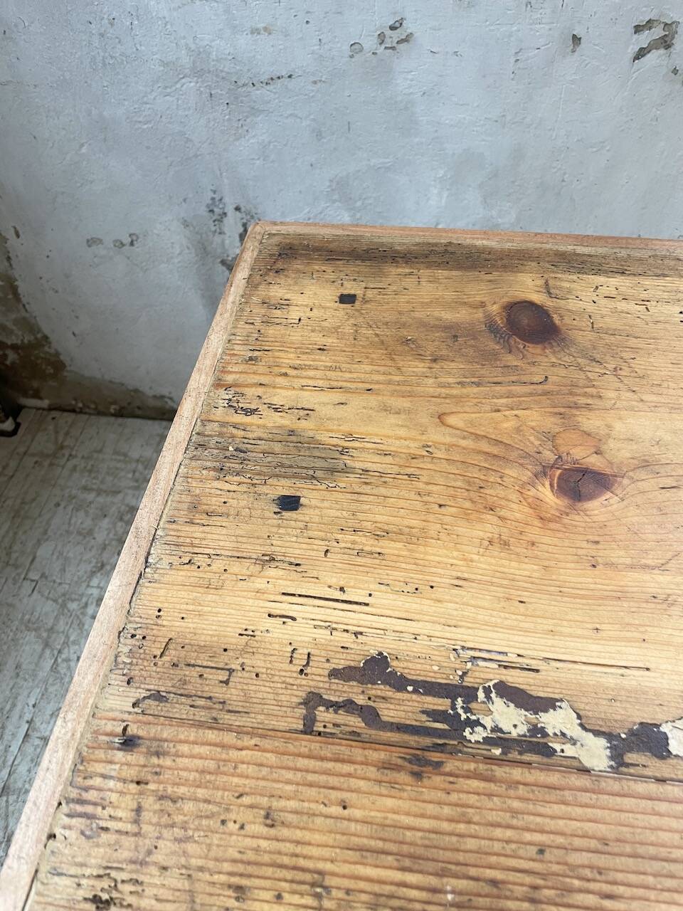 Farmhouse table with spindle legs 2m