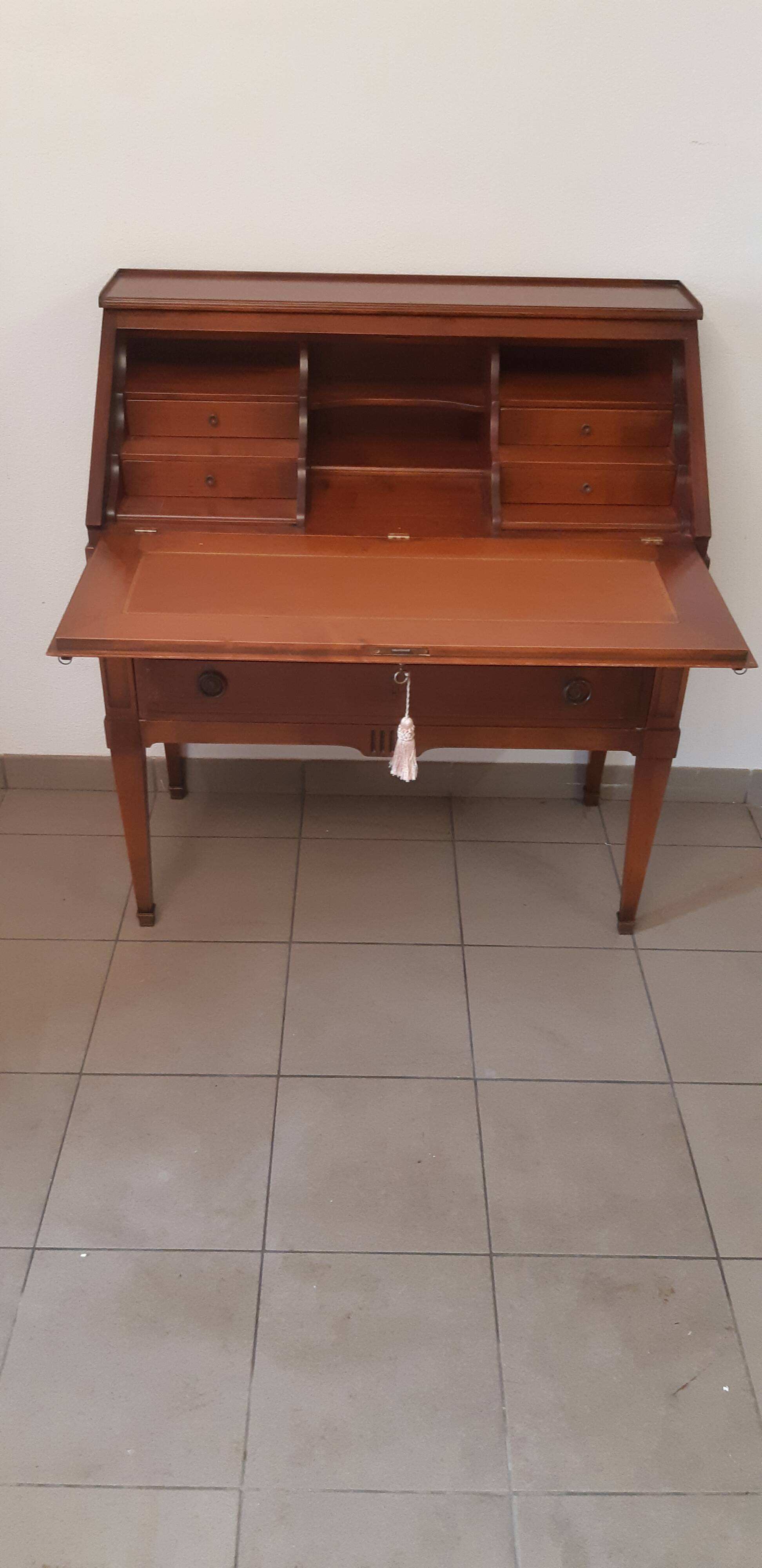 Sloping secretary, Louis XVI style donkey back desk, very good 20th century copy