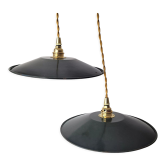 Pair of enamelled suspensions