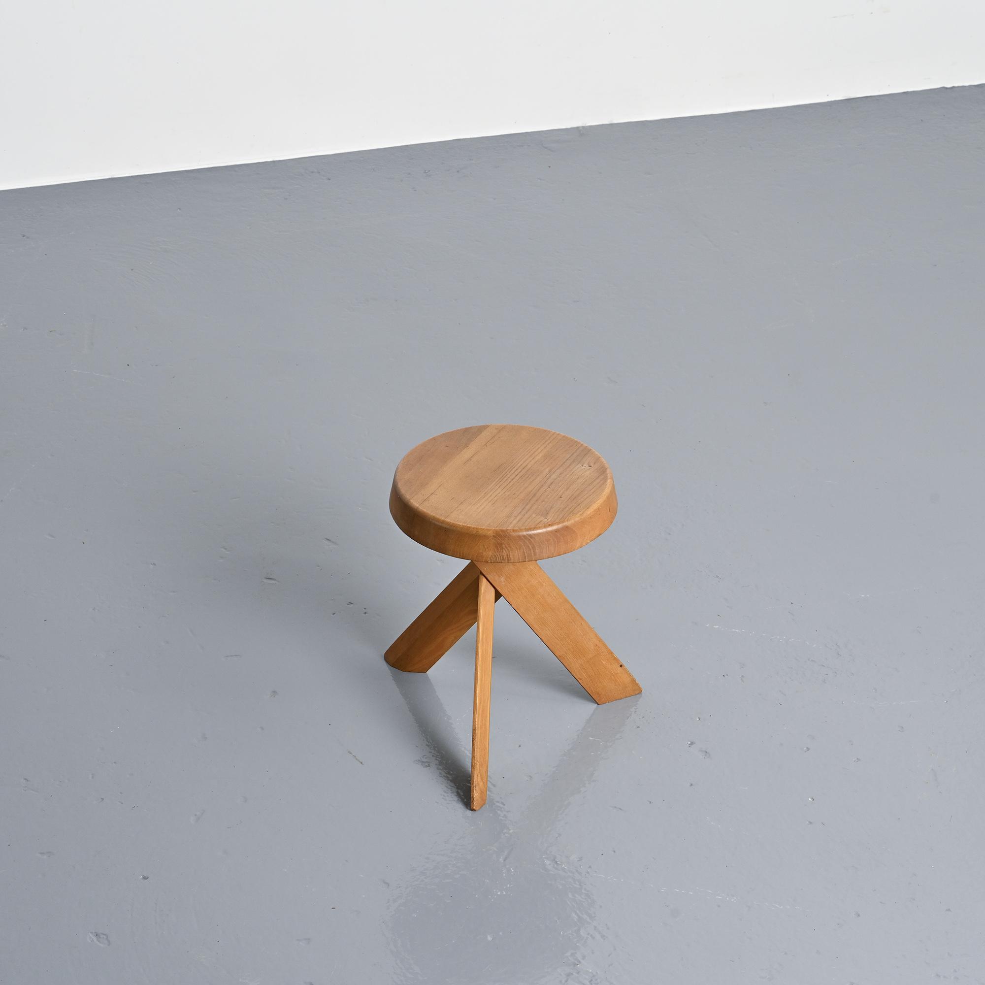 Original S31 stool in solid elm by Pierre Chapo, circa 1980.