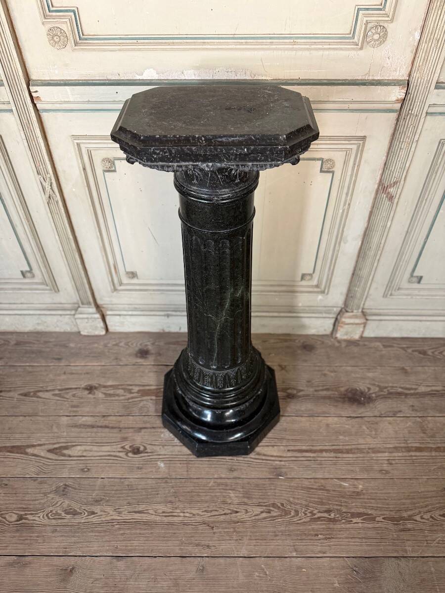 Column in green serpentine marble, circa 1880