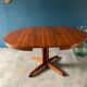 Expandable round table with butterfly extension