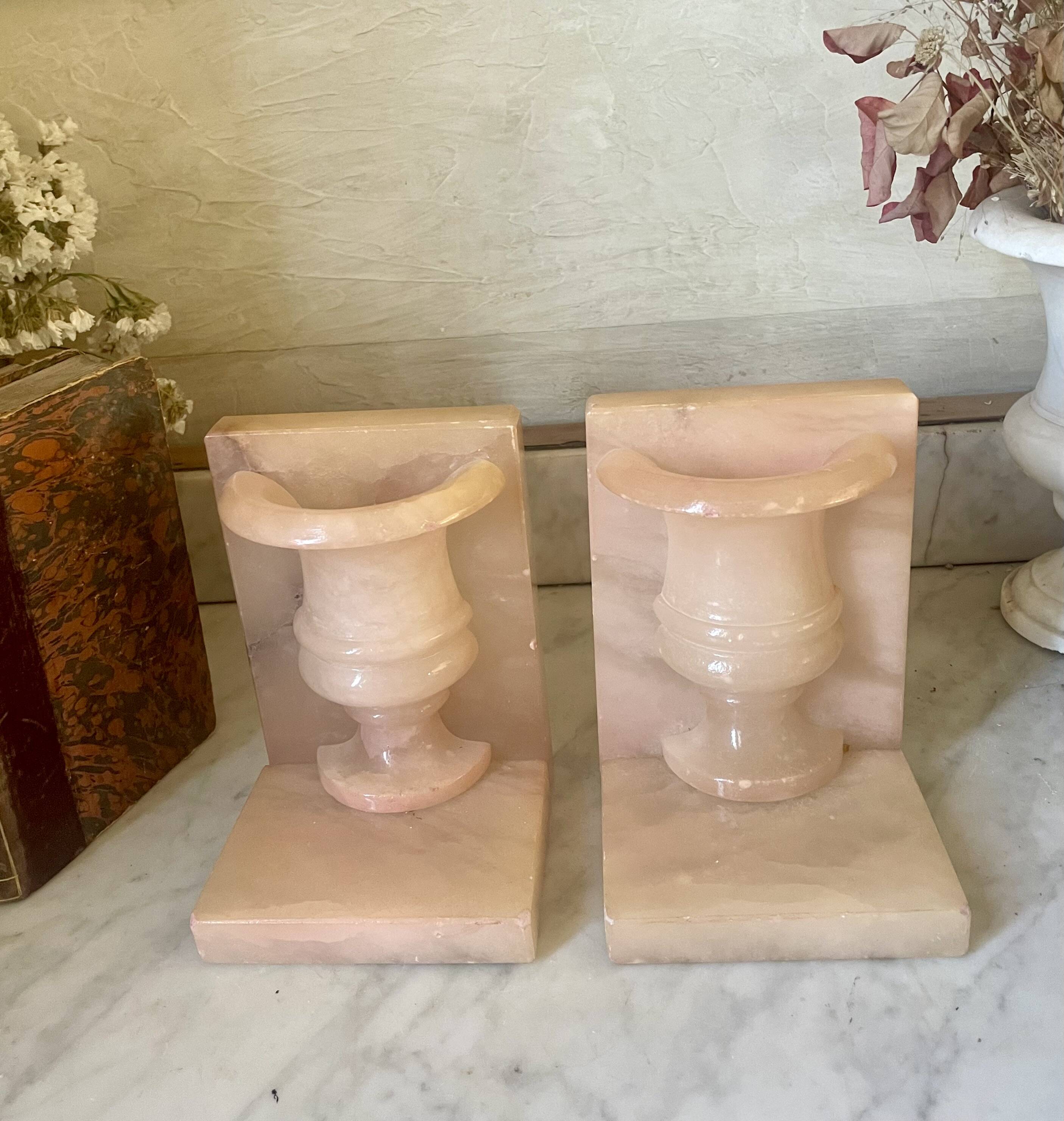 Paire de serre-livres vintage vase Médicis en onyx rose