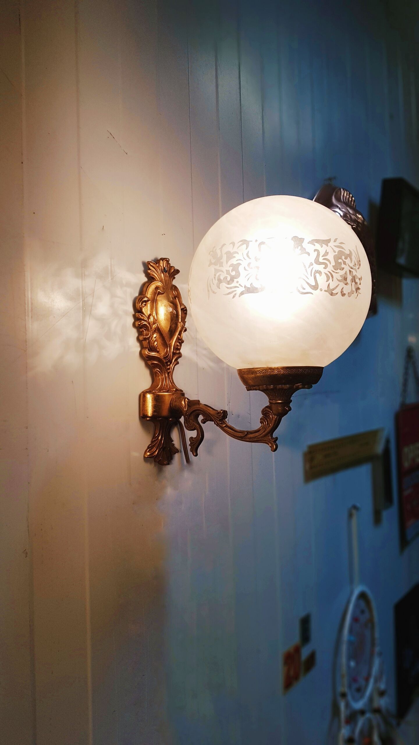 Wall sconce