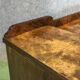 Bureau anglais Art déco en loupe de noyer