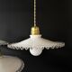 Lot de 3 suspensions vintage en opaline blanche festonnée, France