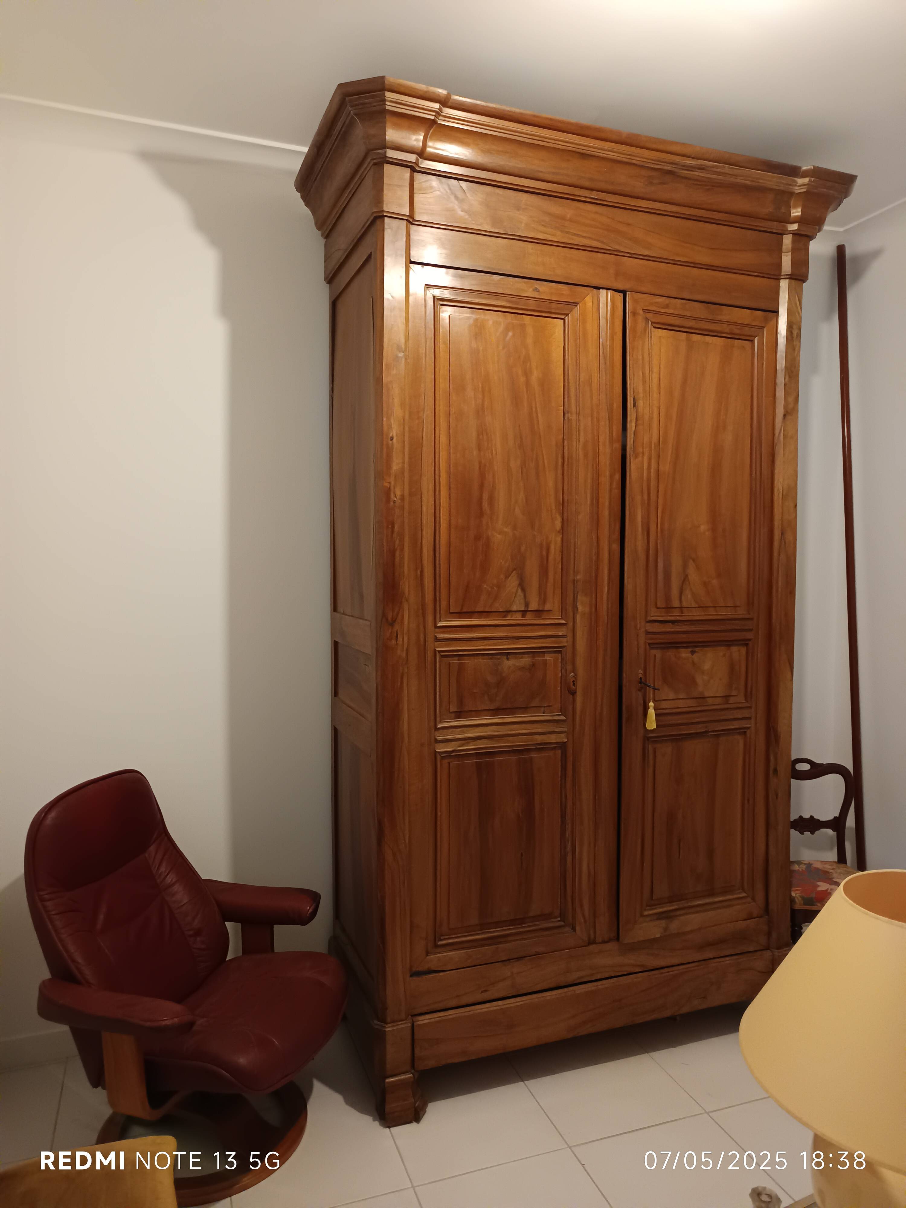 Armoire de chateau en noyer début XIXème