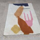 Traditional handwoven Beni Ourain Berber rug, size 150 x 250 cm.