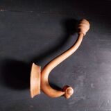Suite de 4 portes-manteaux en bois