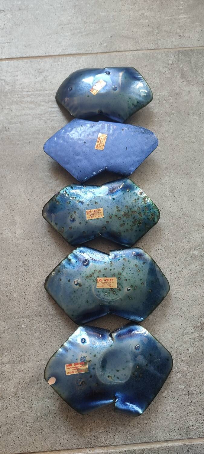 X5 pocket trays in enamelled metal, Italy, 1960s-70s.