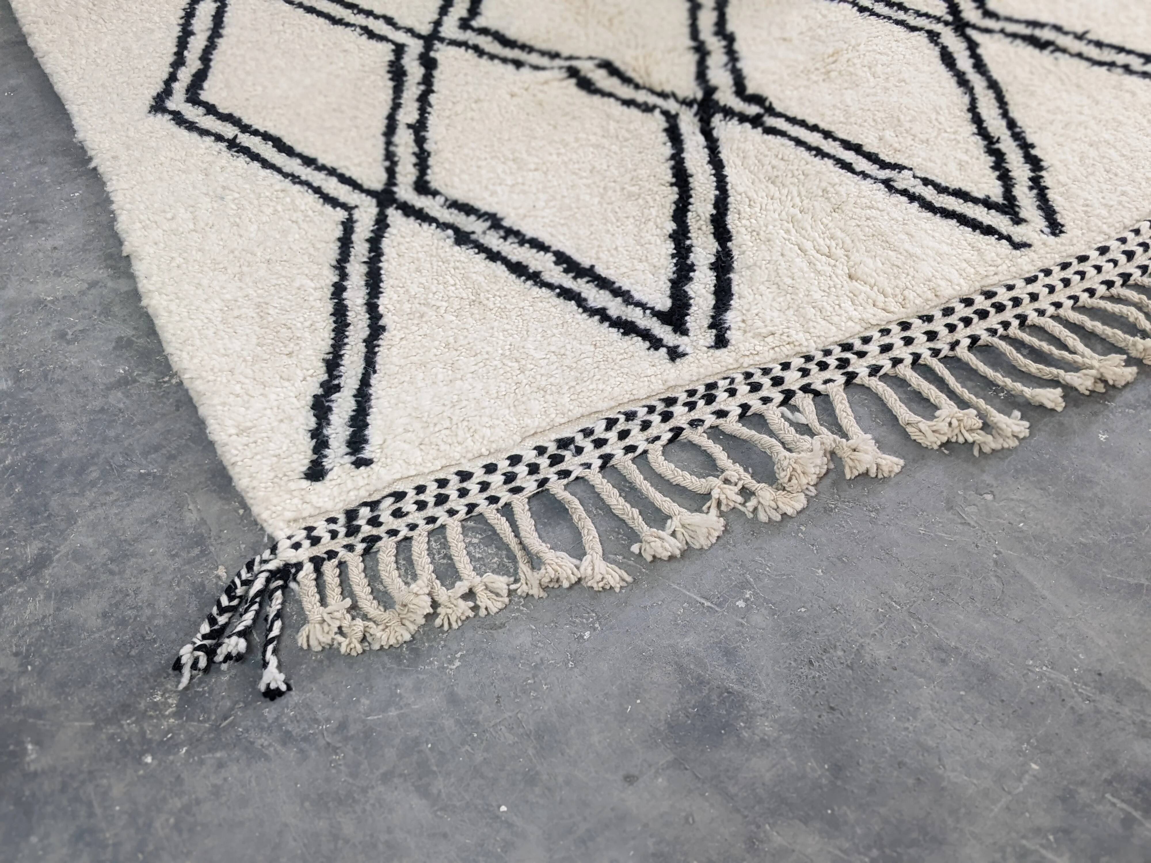 Beni Ouarain rug, 250 x 160 cm || 8.2 x 5.25 feet, MS-347