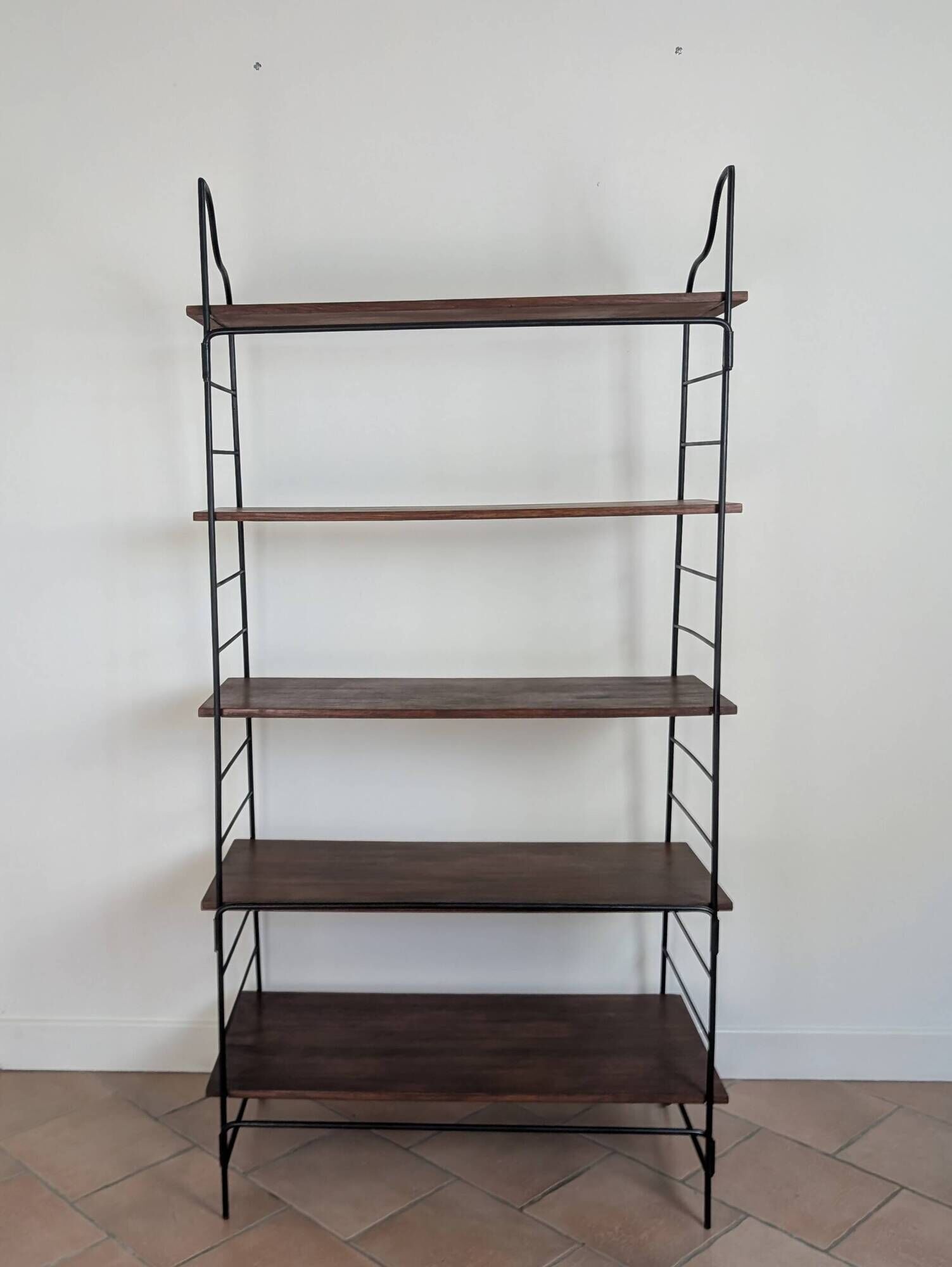 Bookshelf 60'