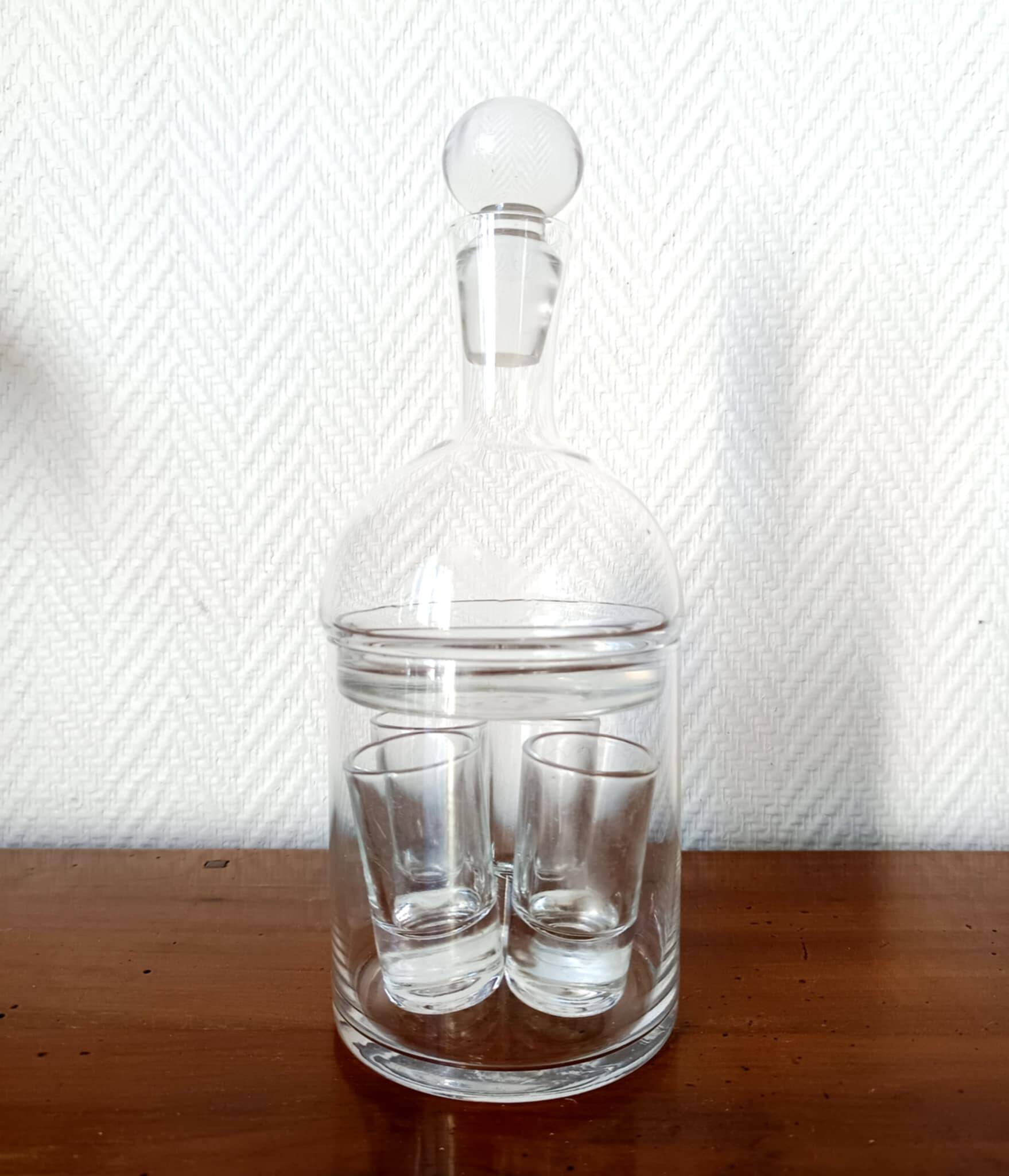 Vintage liqueur whisky service