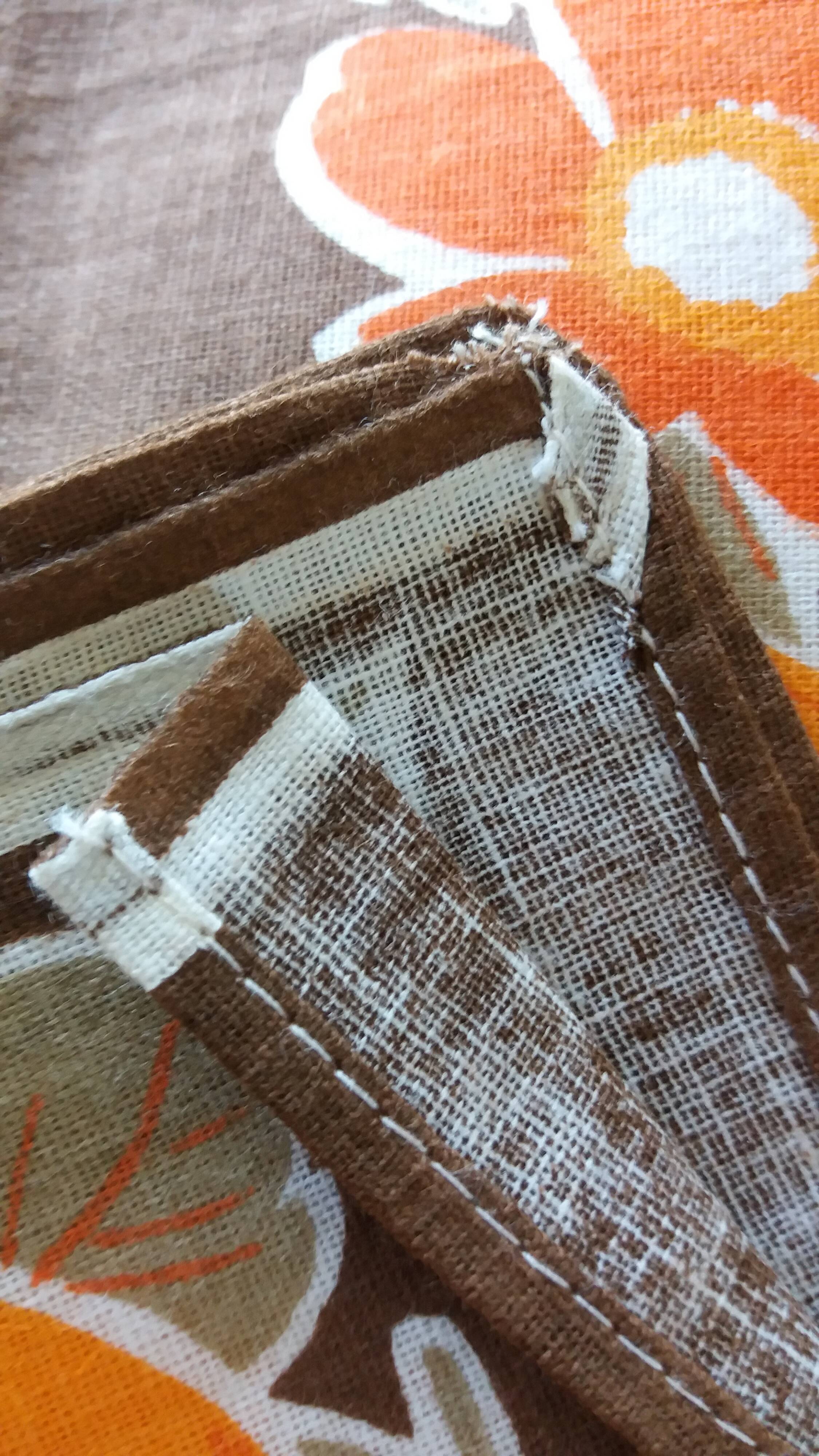 Vintage 70s flower power napkins, set of 12.