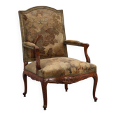 Fauteuil en noyer sculpté avec des pieds cabriole et tapisserie, France