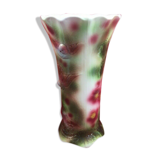 Vase cone decoration to the dabbling birds of Saint Clement