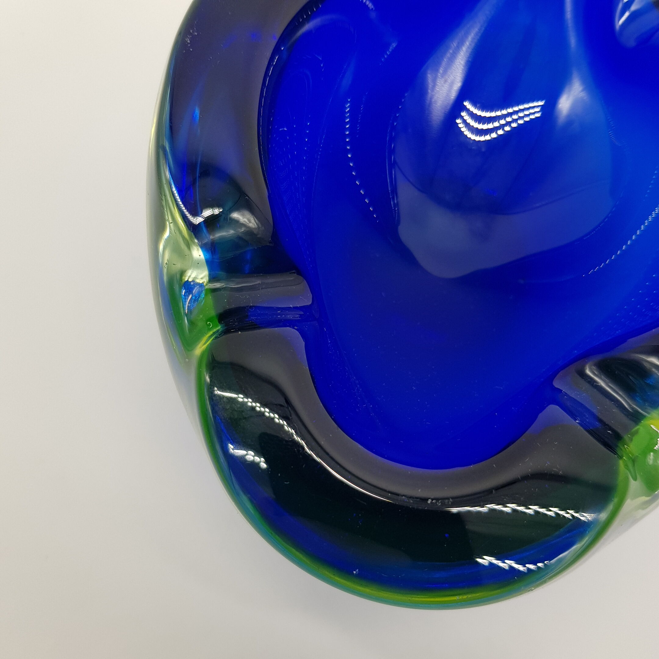 Empty ashtray geode pocket blue Sommerso