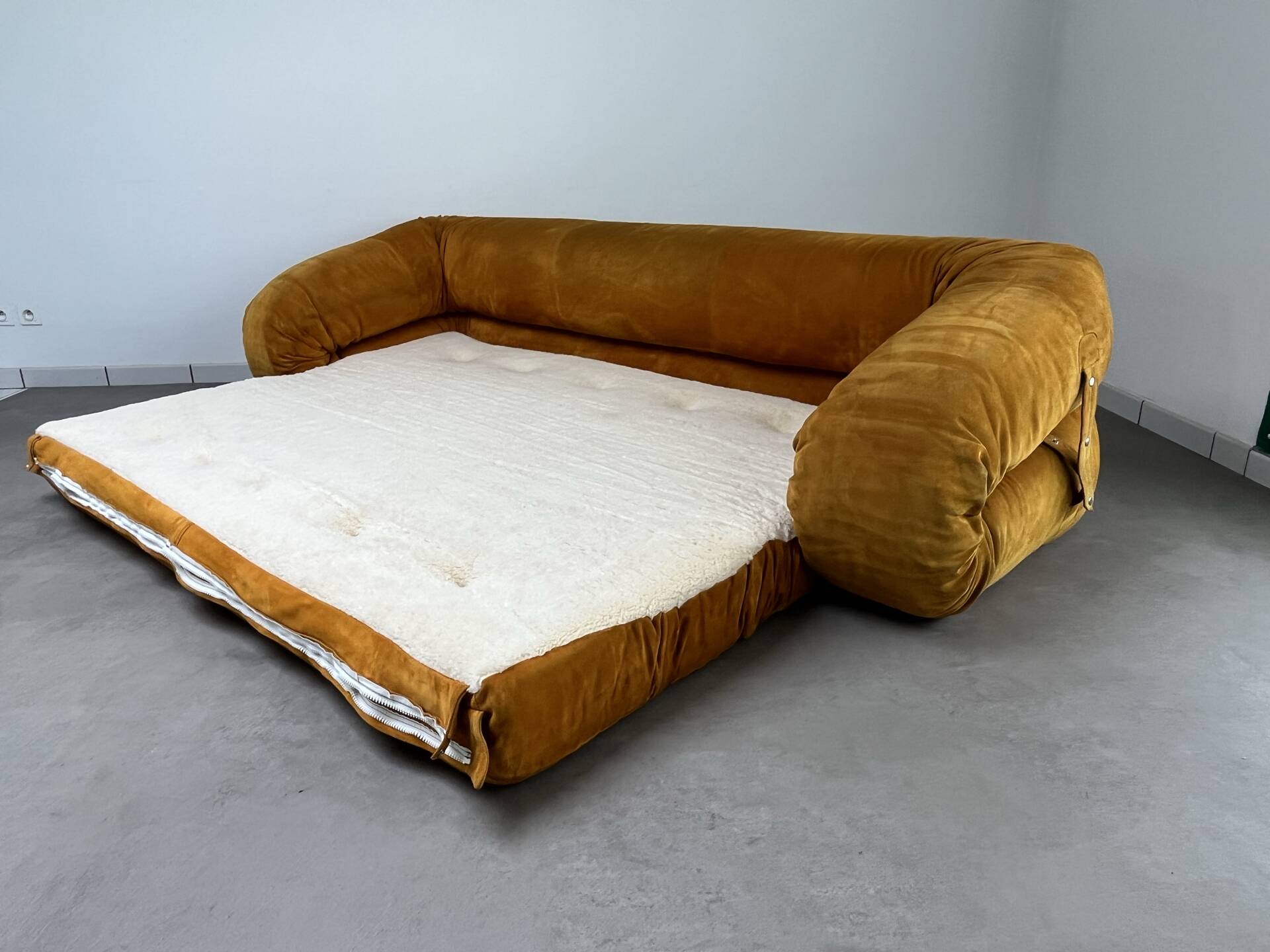 Nubuck leather amphibious sofa by Alessandro Becchi for Giovannetti,