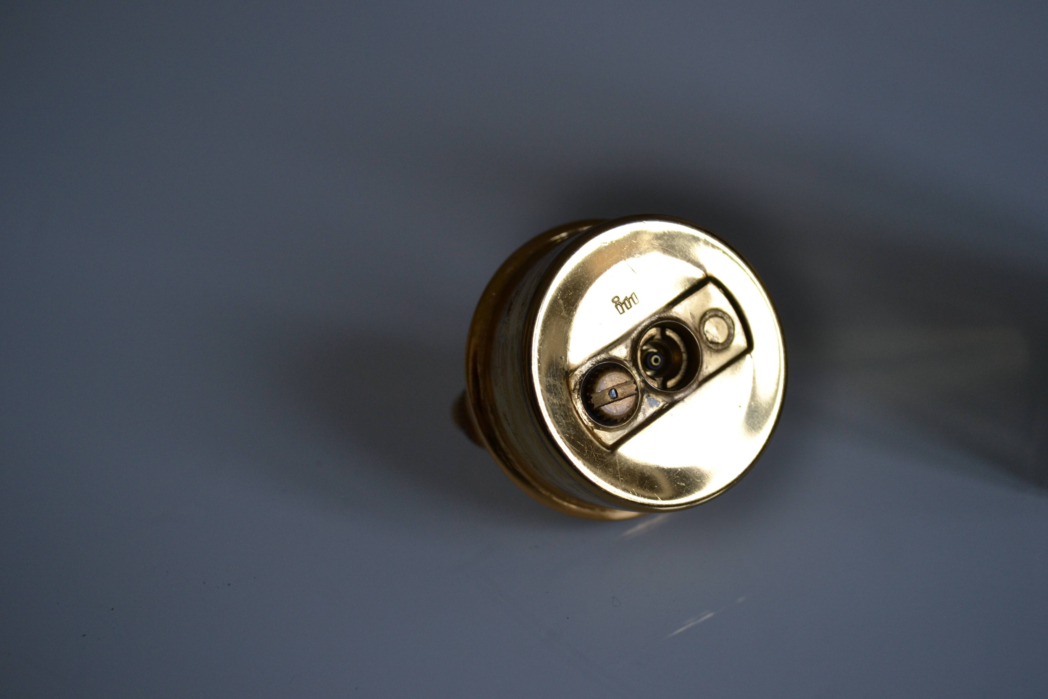 1970 Table lighter with pearl oyster in resin inclusion