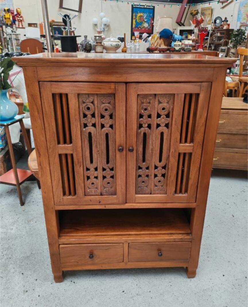 Meuble en bois exotique
