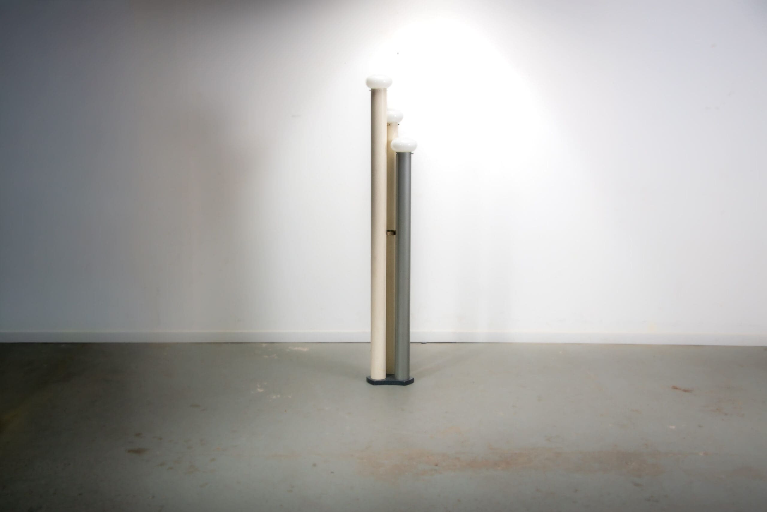 Italian pillar floor lamp. Circa 1970