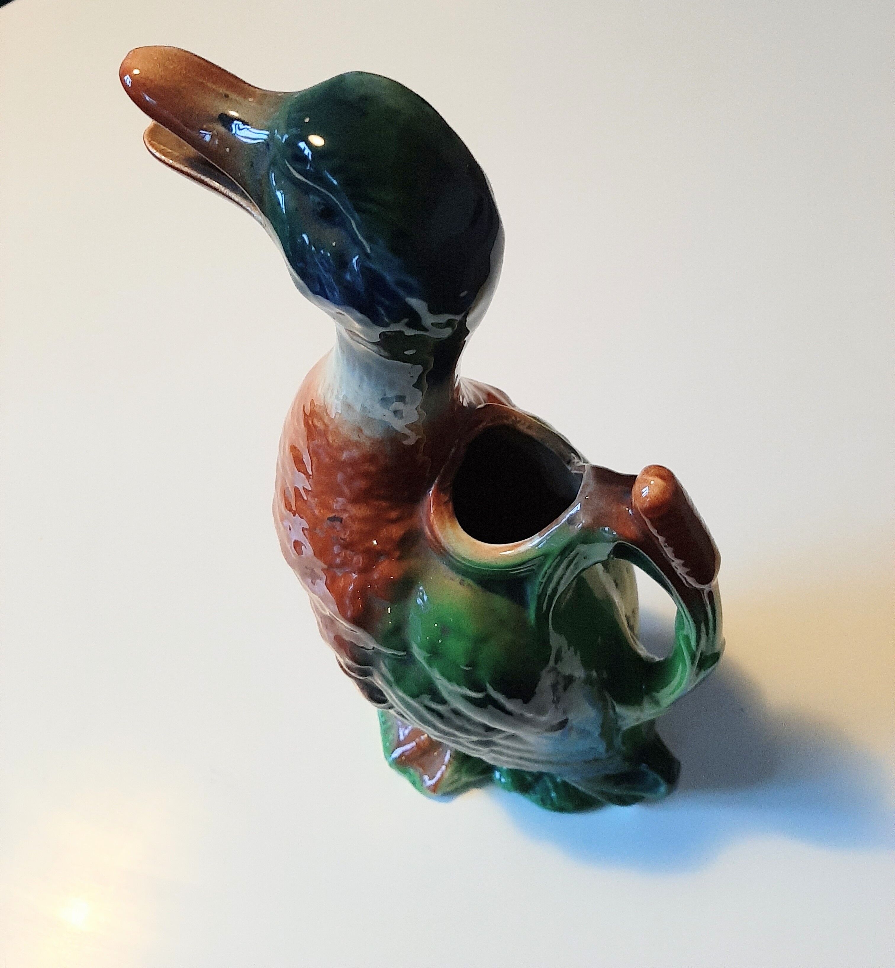 Duck pitcher