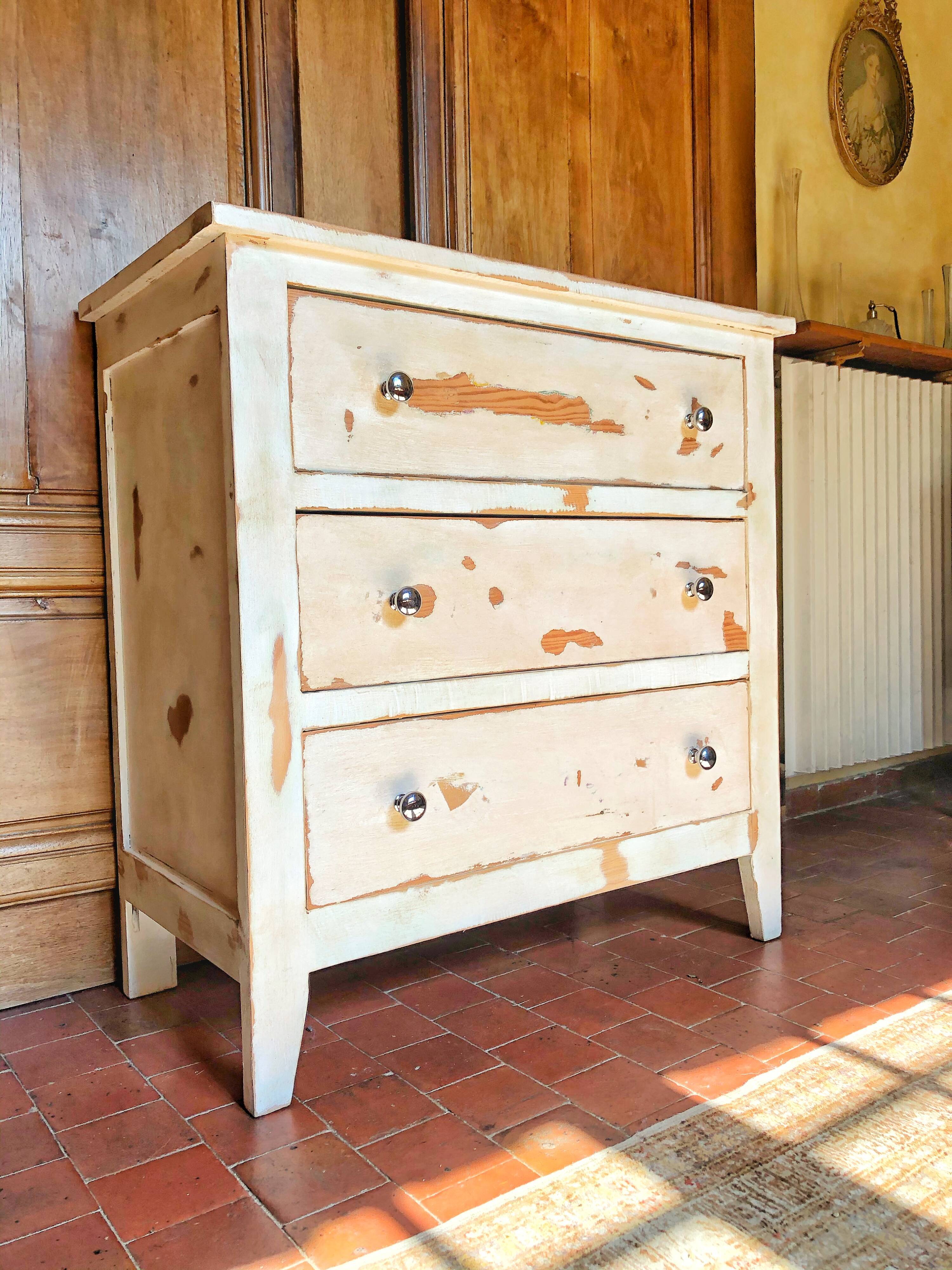Patinated chest of drawers