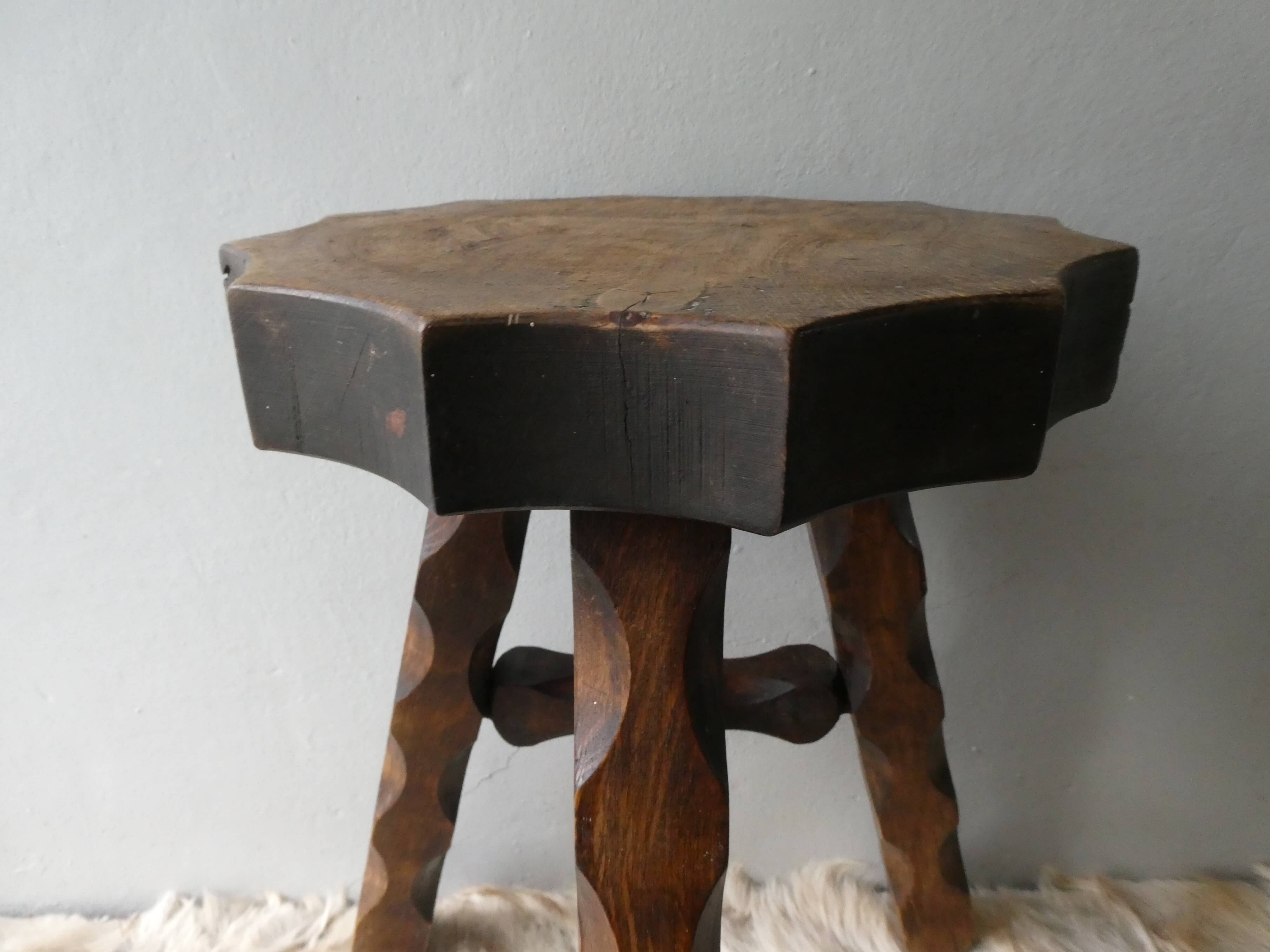 Solid wood tripod, mountain