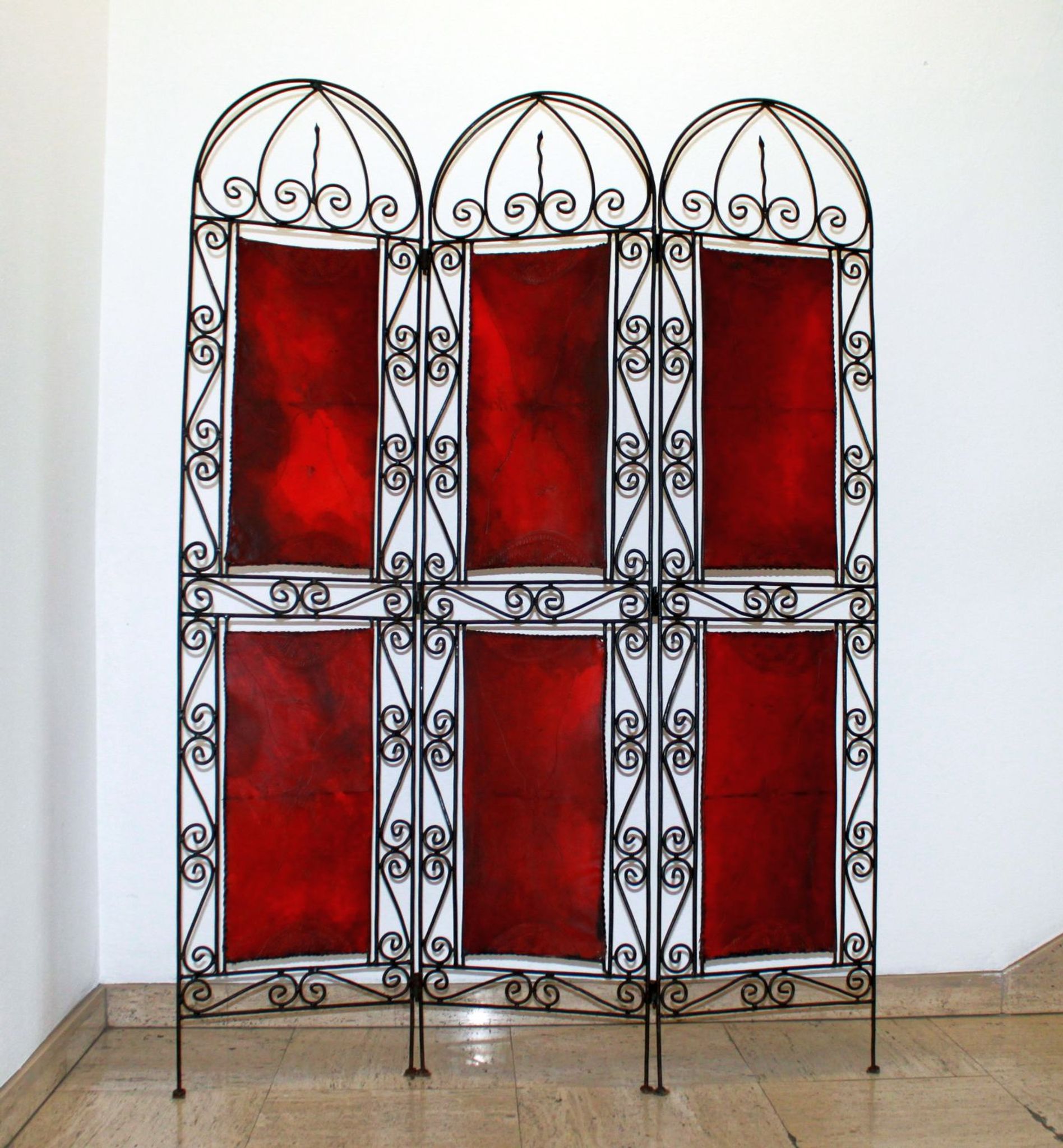 Orientalist screen in wrought iron and painted leather