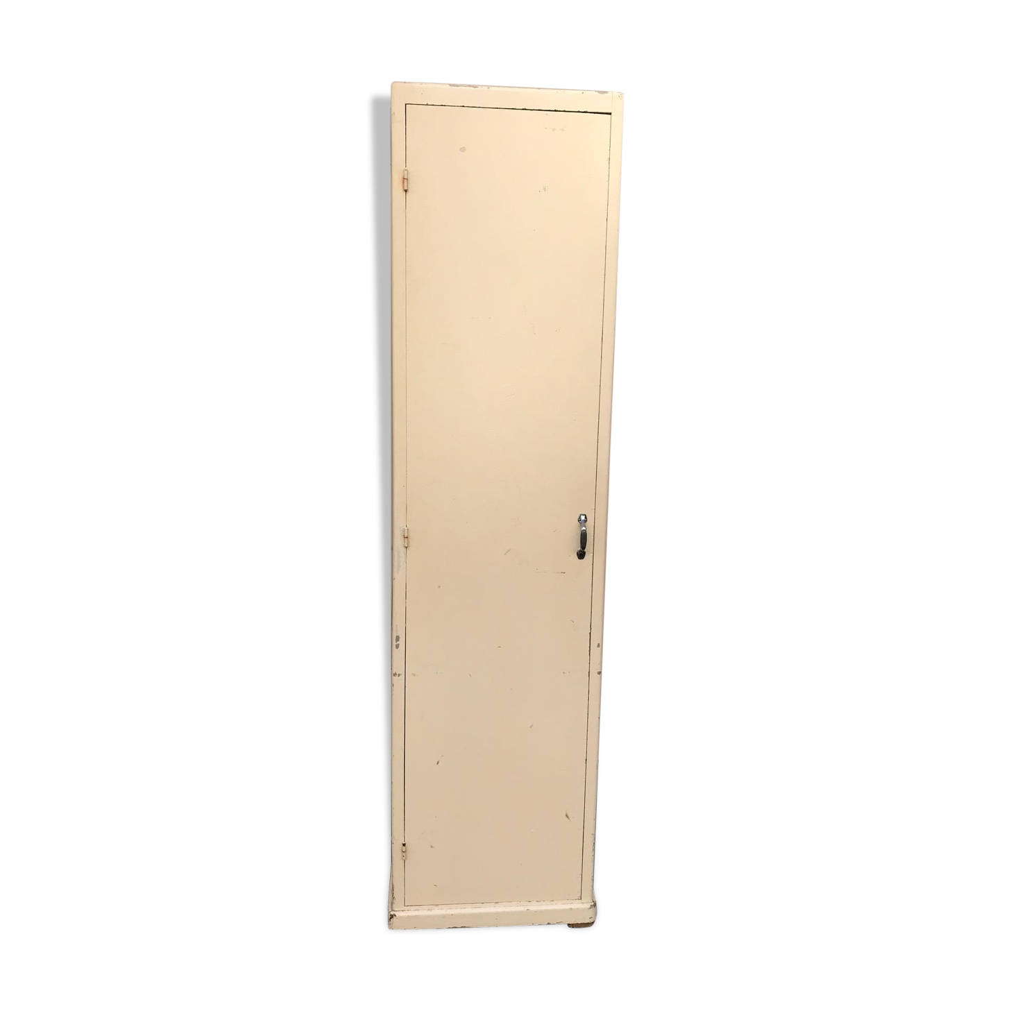 Parisian column wardrobe