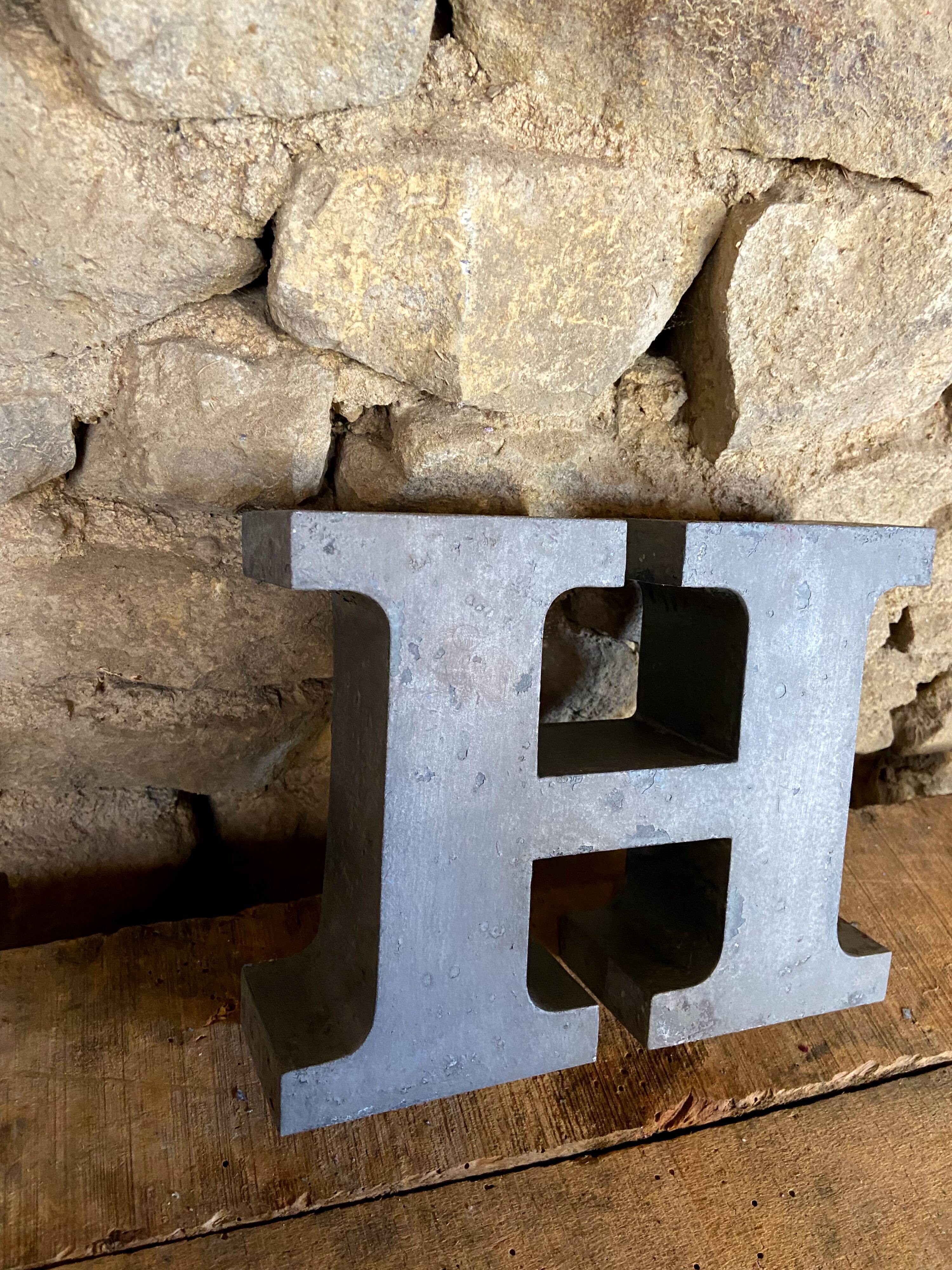 Letter metal H