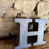 Letter metal H