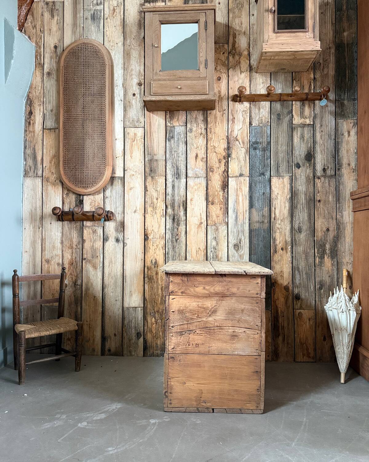 Old raw wood chest (renovated)