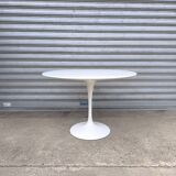 Knoll table by Eero Saarinen