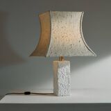 Lampe de table brutaliste en béton