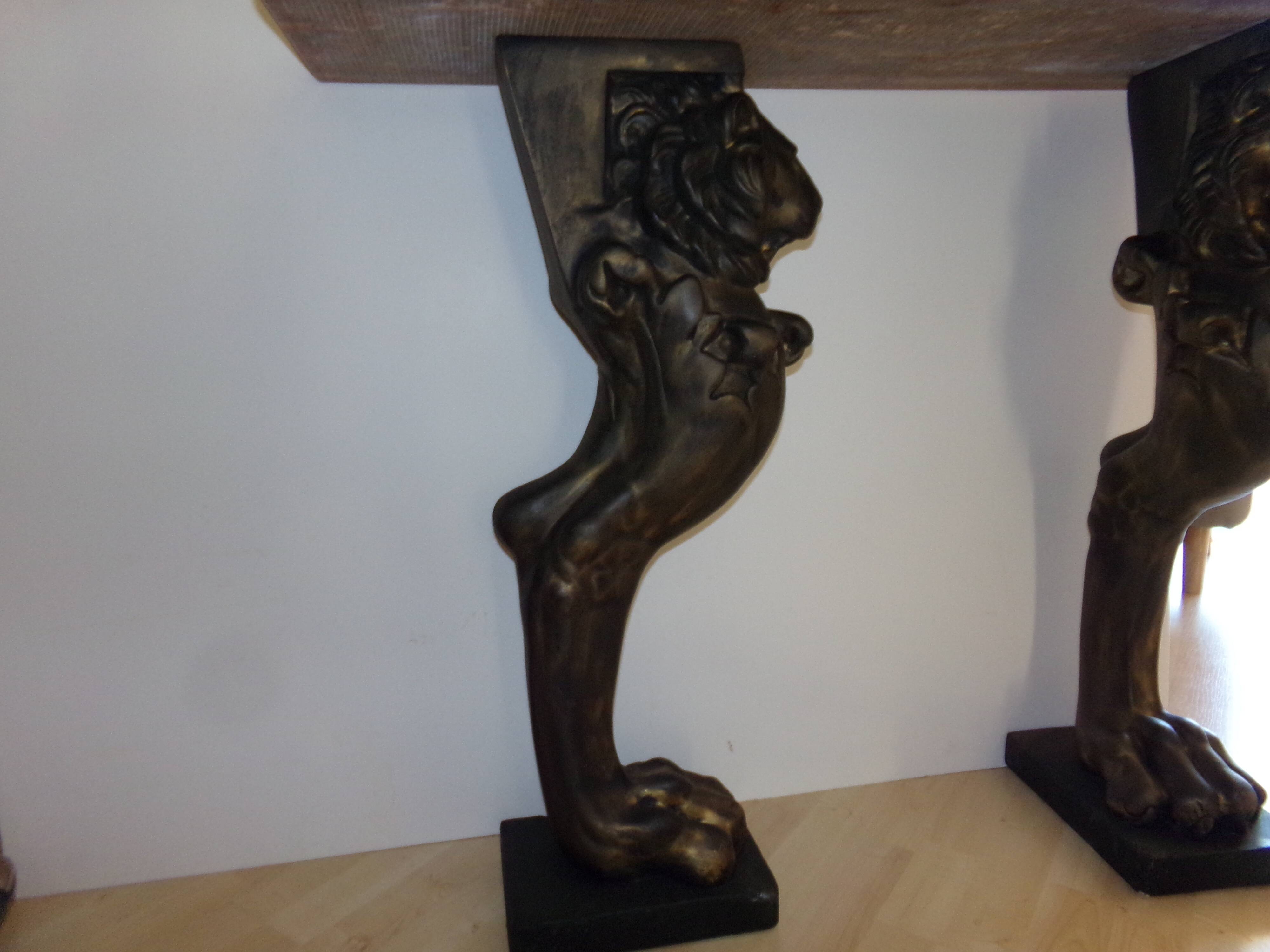 Console en marbre sur pieds lions