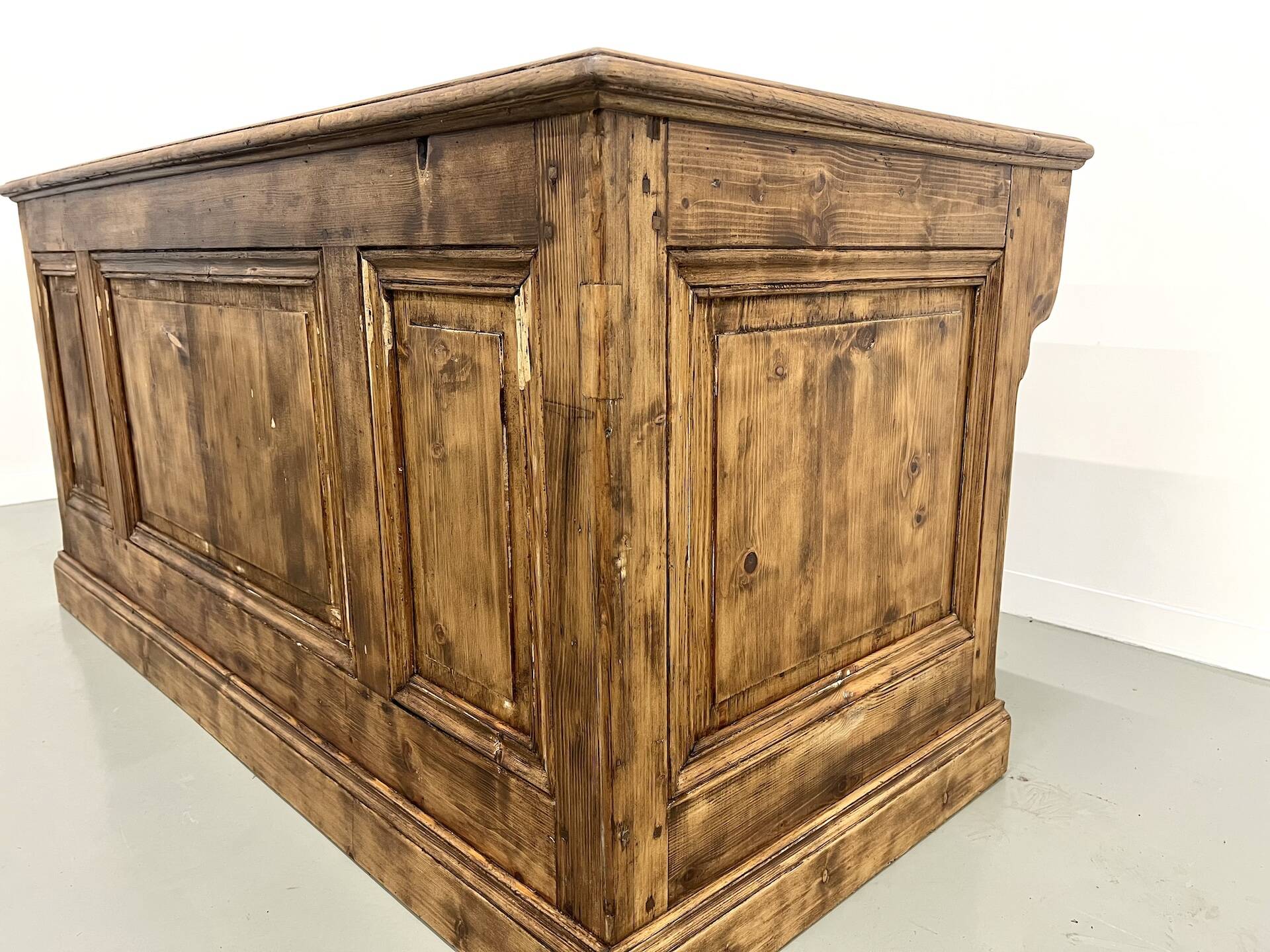 Comptoir de commerce des années 1900