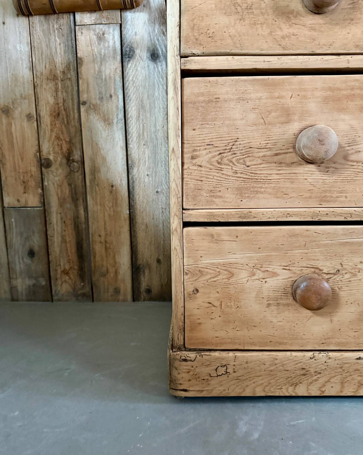 Antique English chest of drawers (renovated)