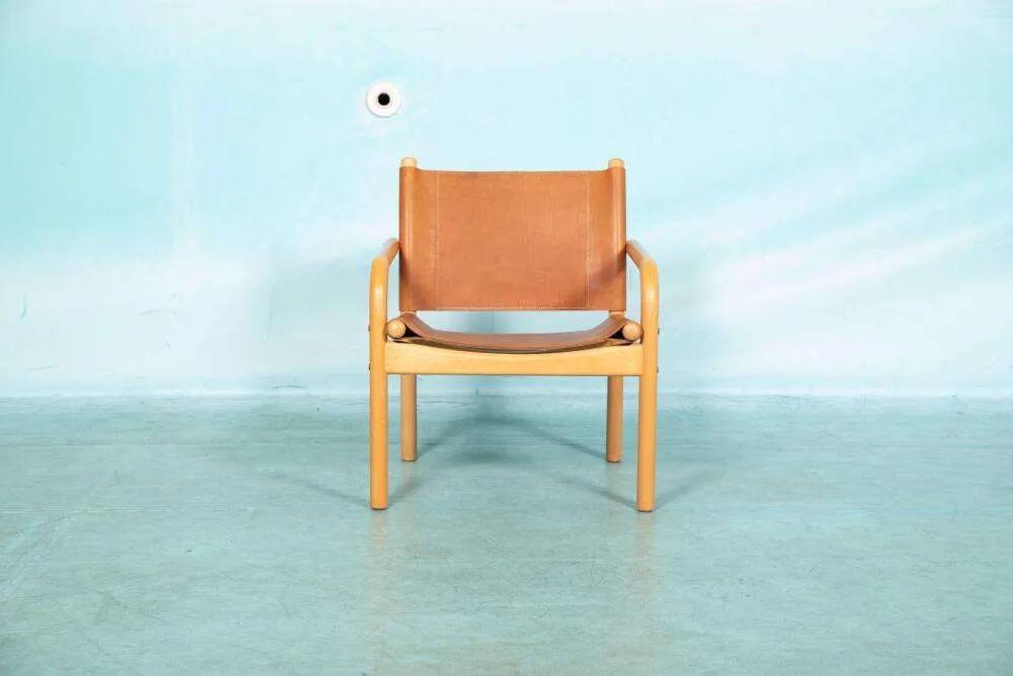 Danish safari chair in beech wood and leather from the 1970s.