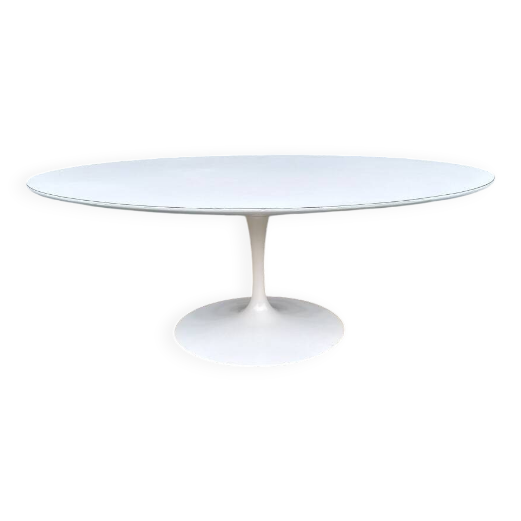 Oval Tulip Coffee Table by Knoll International design Eero Saarinen