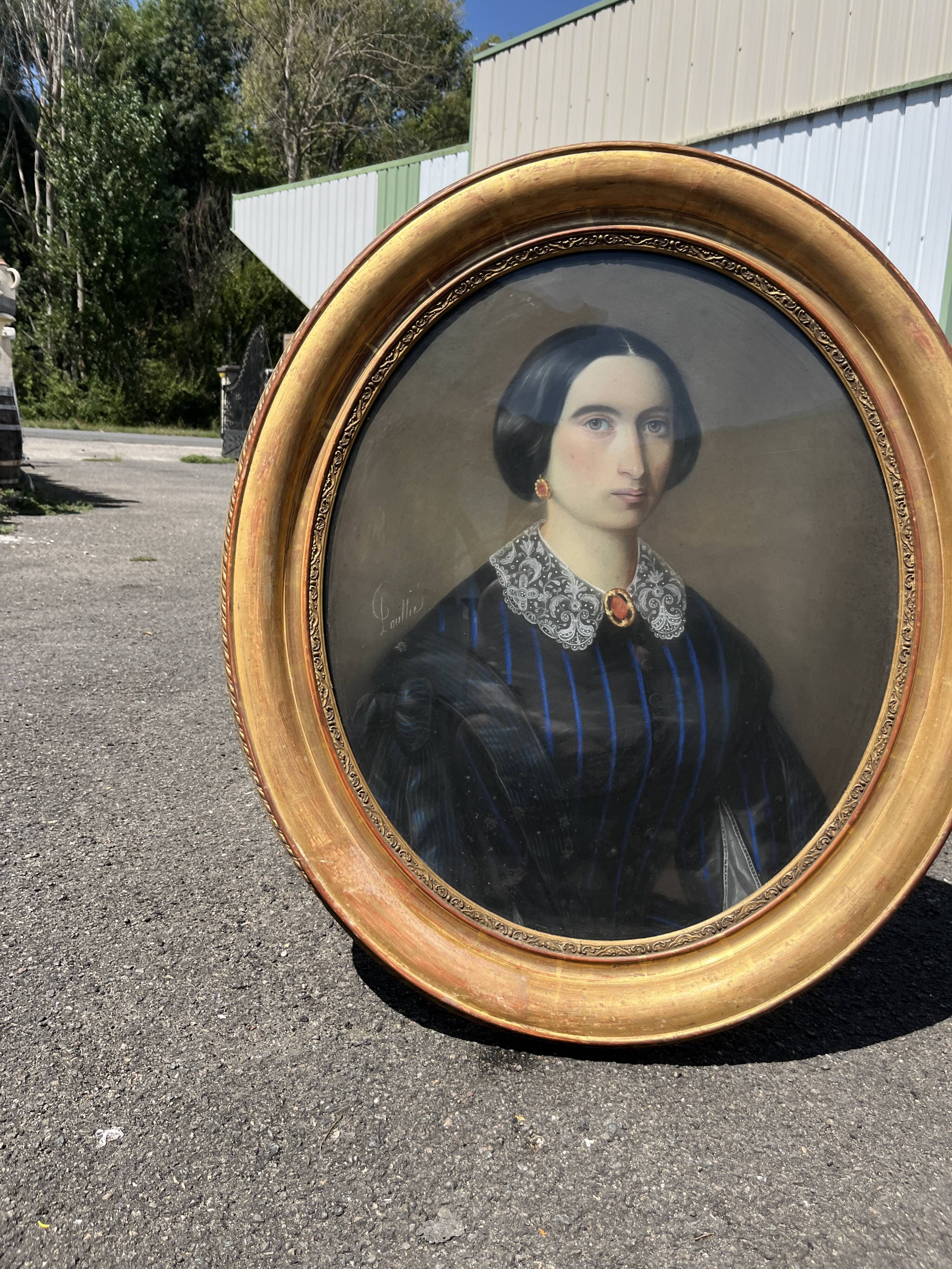 Large portrait of a woman in pastel – Second Empire period – Signed Loullie, d